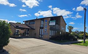 Majestic Motel